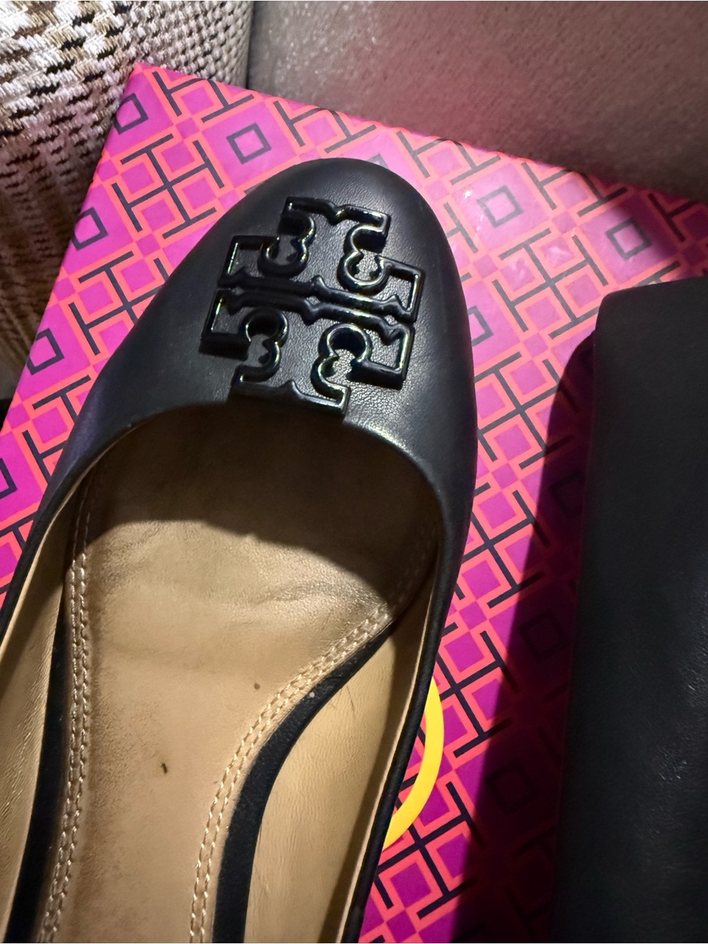 Tory Burch Black Leather Logo Ballet Flats - Picture 7 of 13